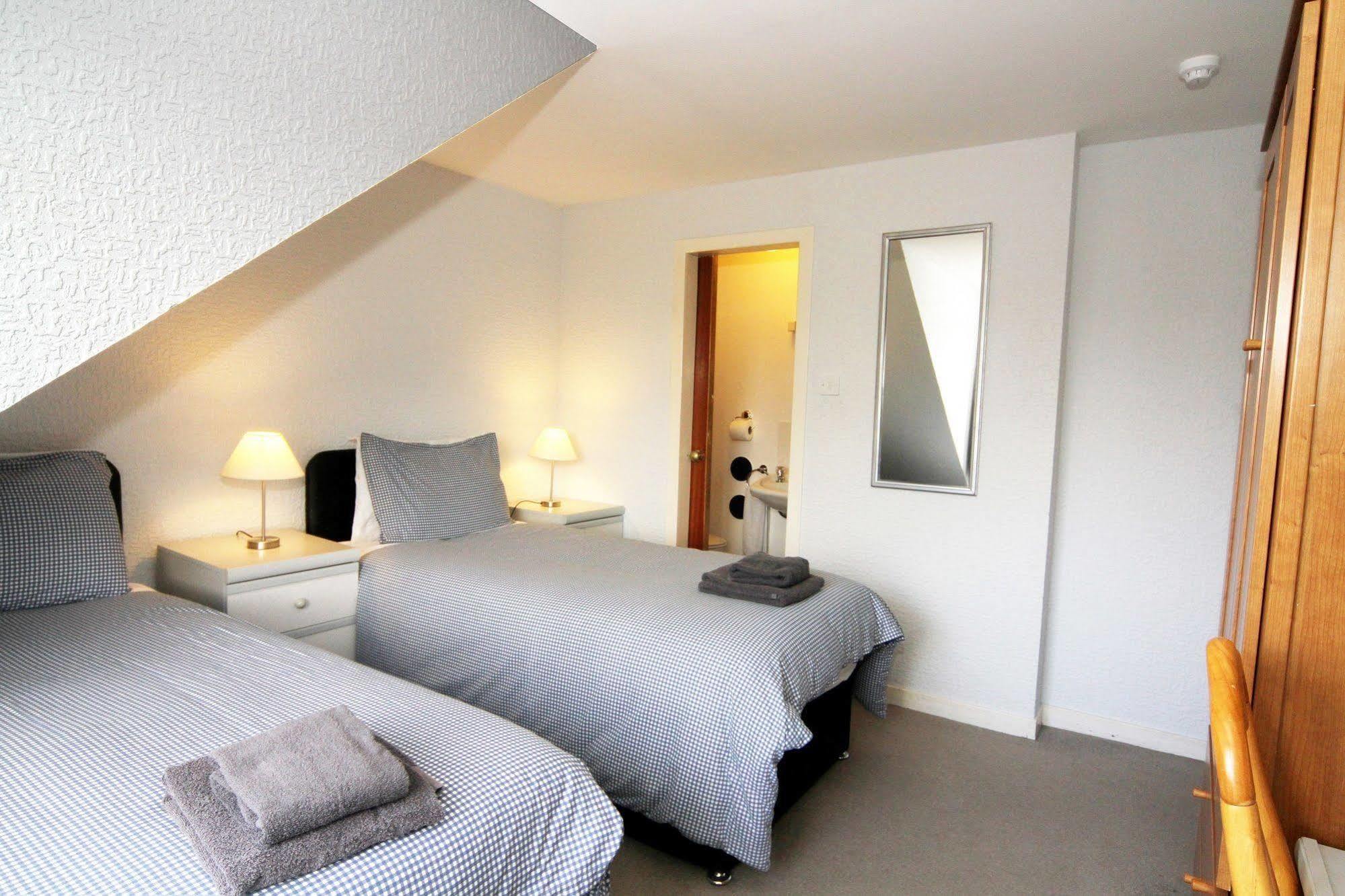 Dean Park Guest House Kilmarnock Exteriör bild