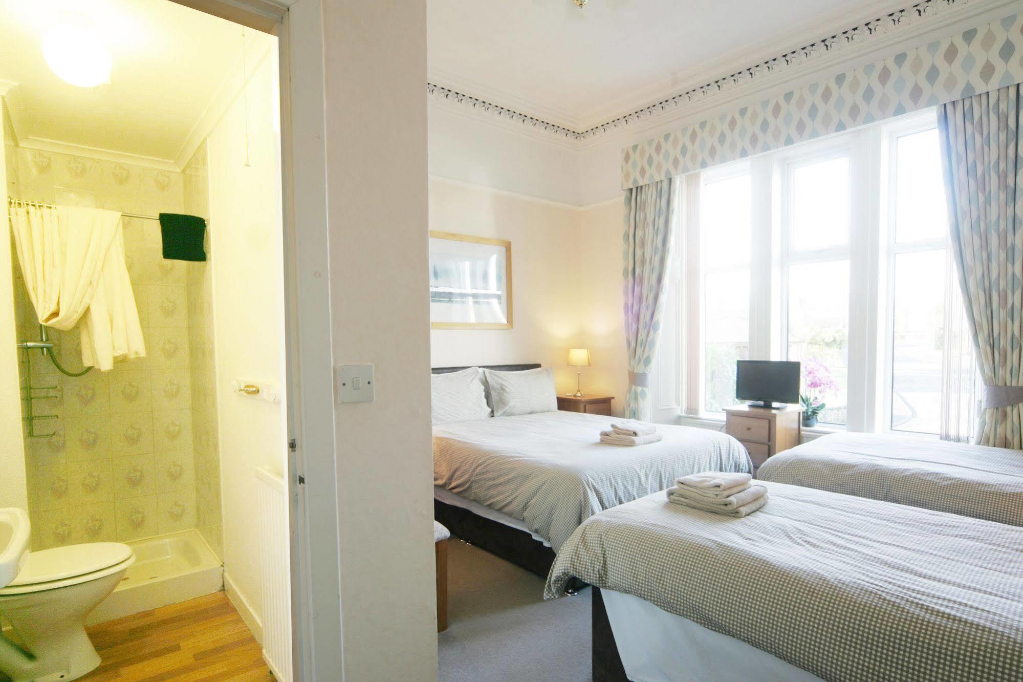 Dean Park Guest House Kilmarnock Exteriör bild