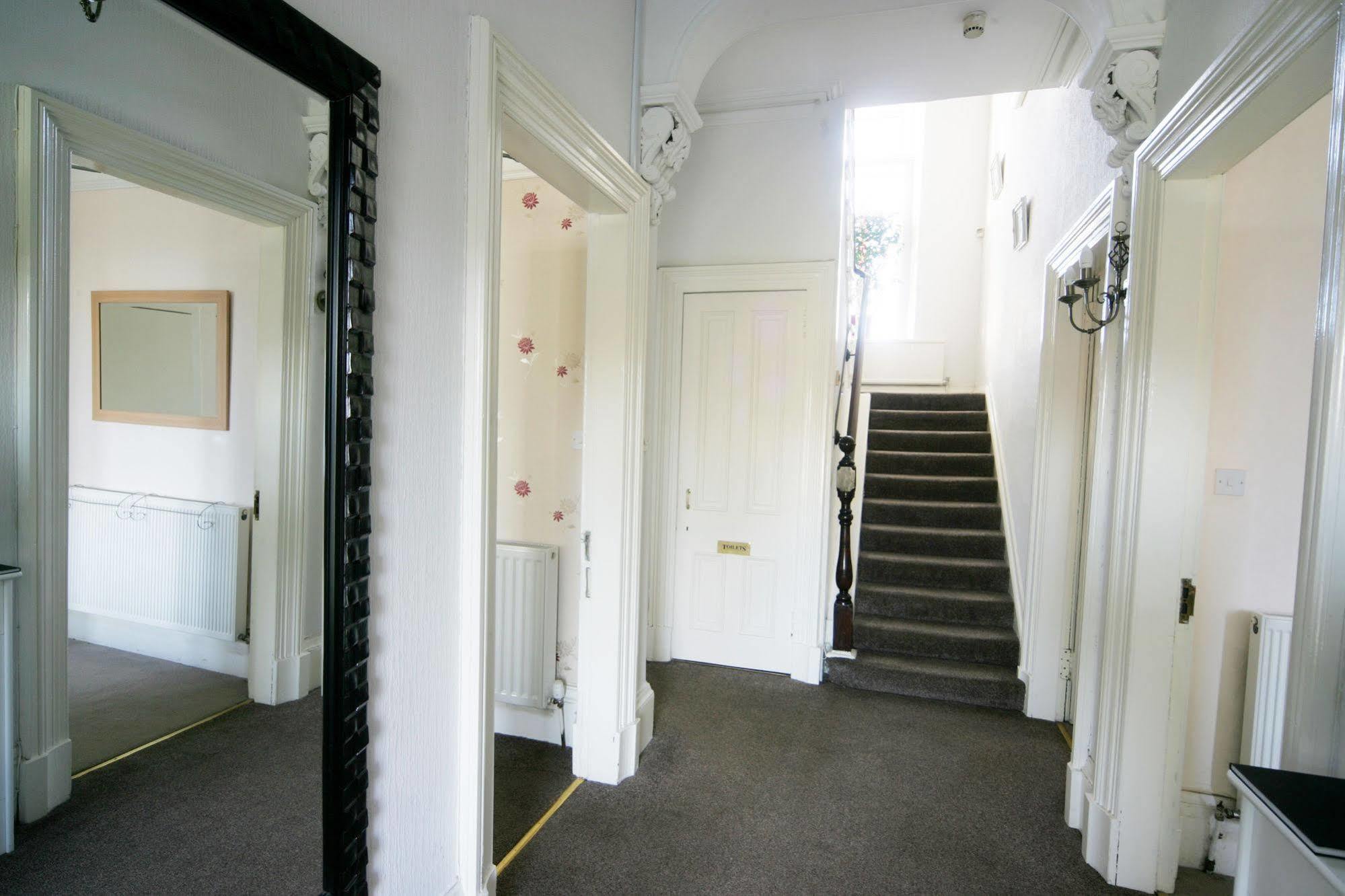 Dean Park Guest House Kilmarnock Exteriör bild