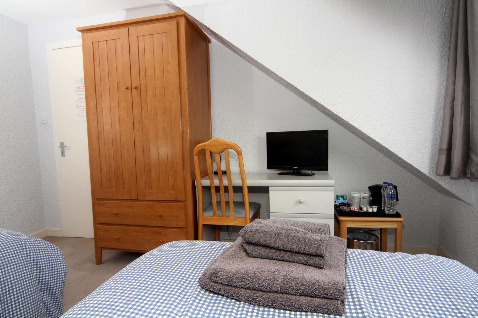 Dean Park Guest House Kilmarnock Exteriör bild