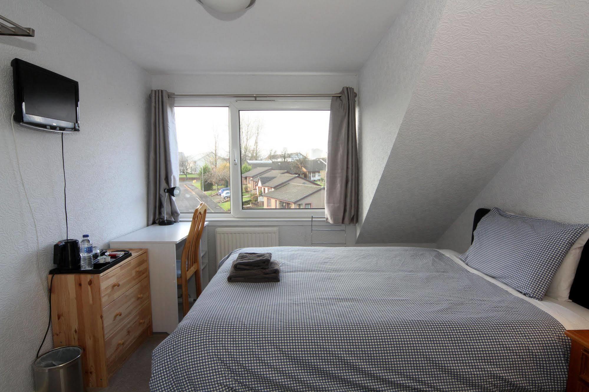 Dean Park Guest House Kilmarnock Exteriör bild